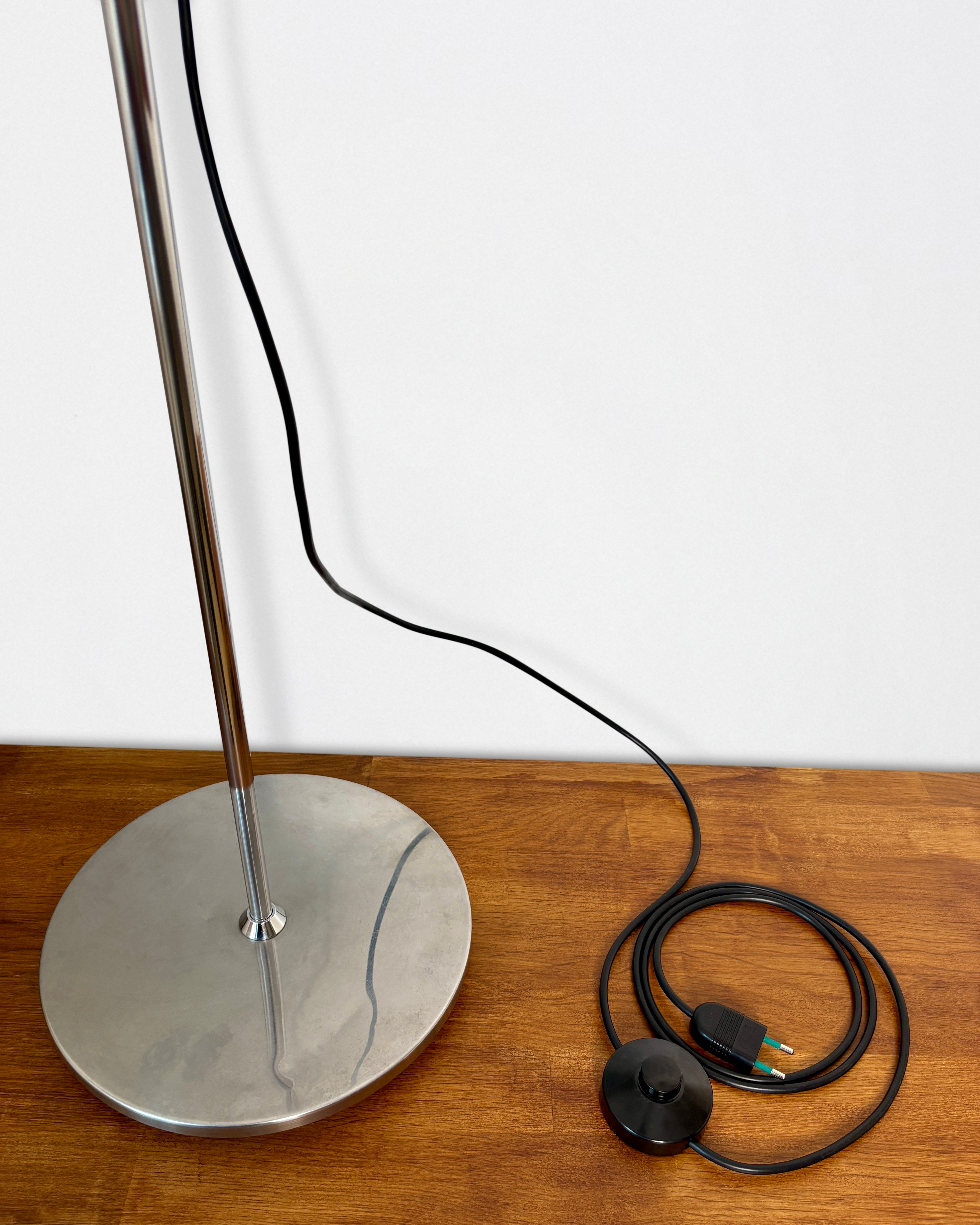 Double spotlight floor lamp