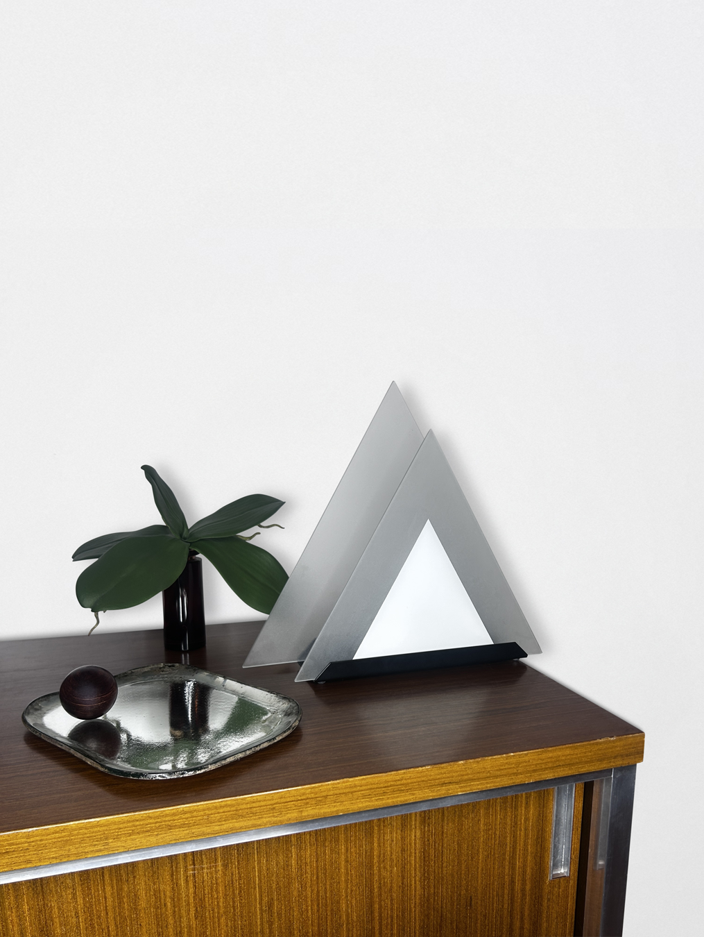 Pyramid lamp